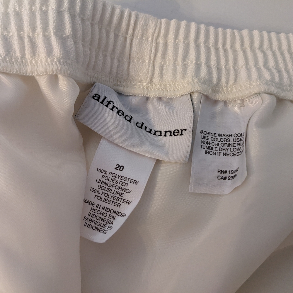 Alfred Dunner women's white elastic waist dress pants
